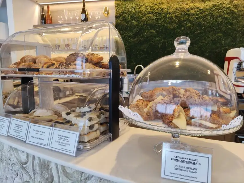 Photos of service Fast Track + VIP Lounge in an airport Guglielmo Marconi (BLQ)