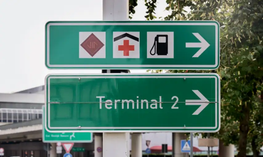 Follow the sign of the VIP-Services.