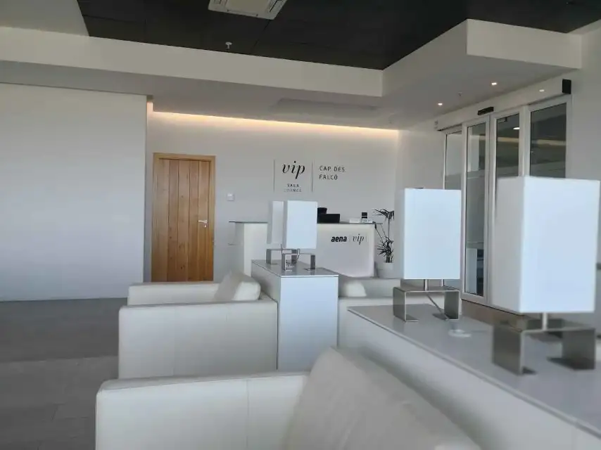 Photos of service Fast Track + VIP Lounge in an airport Ibiza (IBZ)