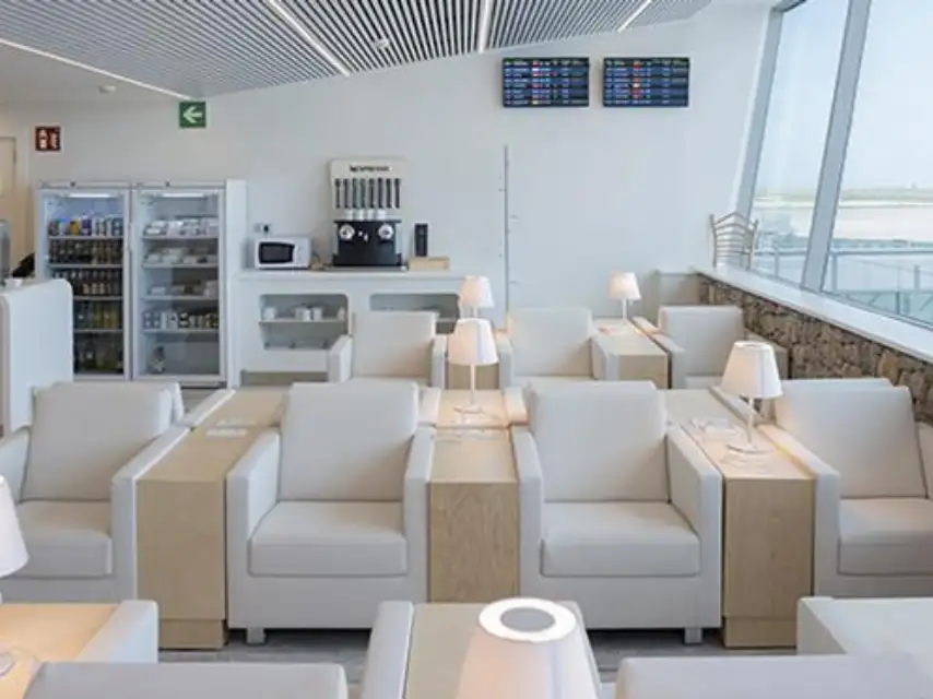 Photos of service Fast Track + VIP Lounge in an airport Menorca (MAH)