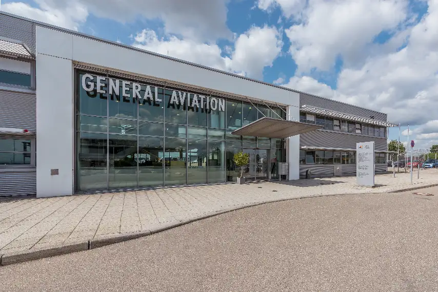 Photos of service VIP Lounge in an airport Stuttgart (STR)