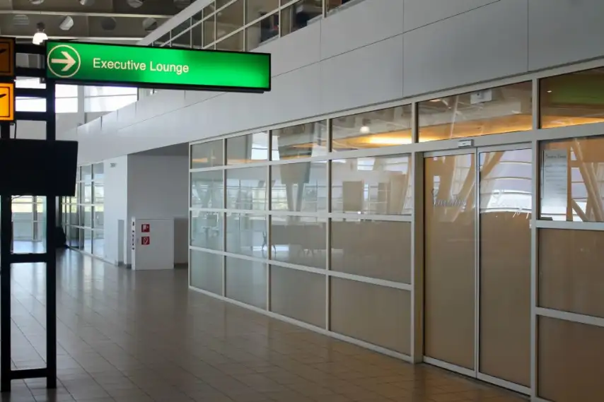 Photos of service Fast Track + VIP Lounge in an airport Princess Juliana (SXM)
