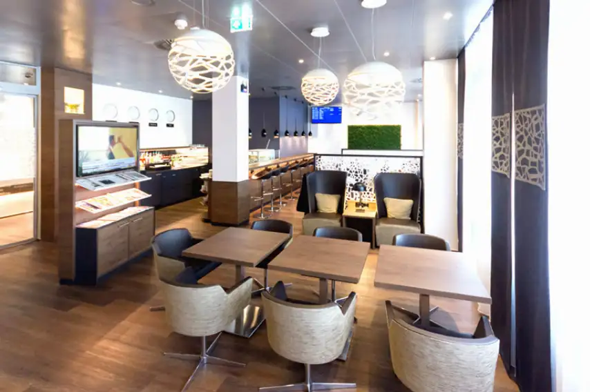 Photos of service Fast Track + VIP Lounge in an airport Salzburg (SZG)