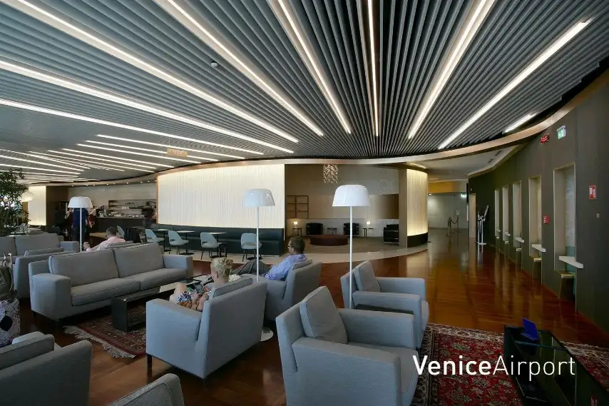 Photos of service Fast Track + VIP Lounge in an airport Venice (VCE)