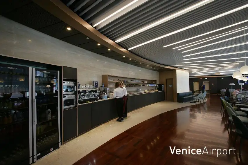 Photos of service Fast Track + VIP Lounge in an airport Venice (VCE)